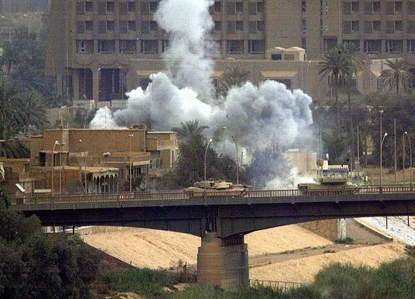 U.S. tanks advance over Baghdad bridge