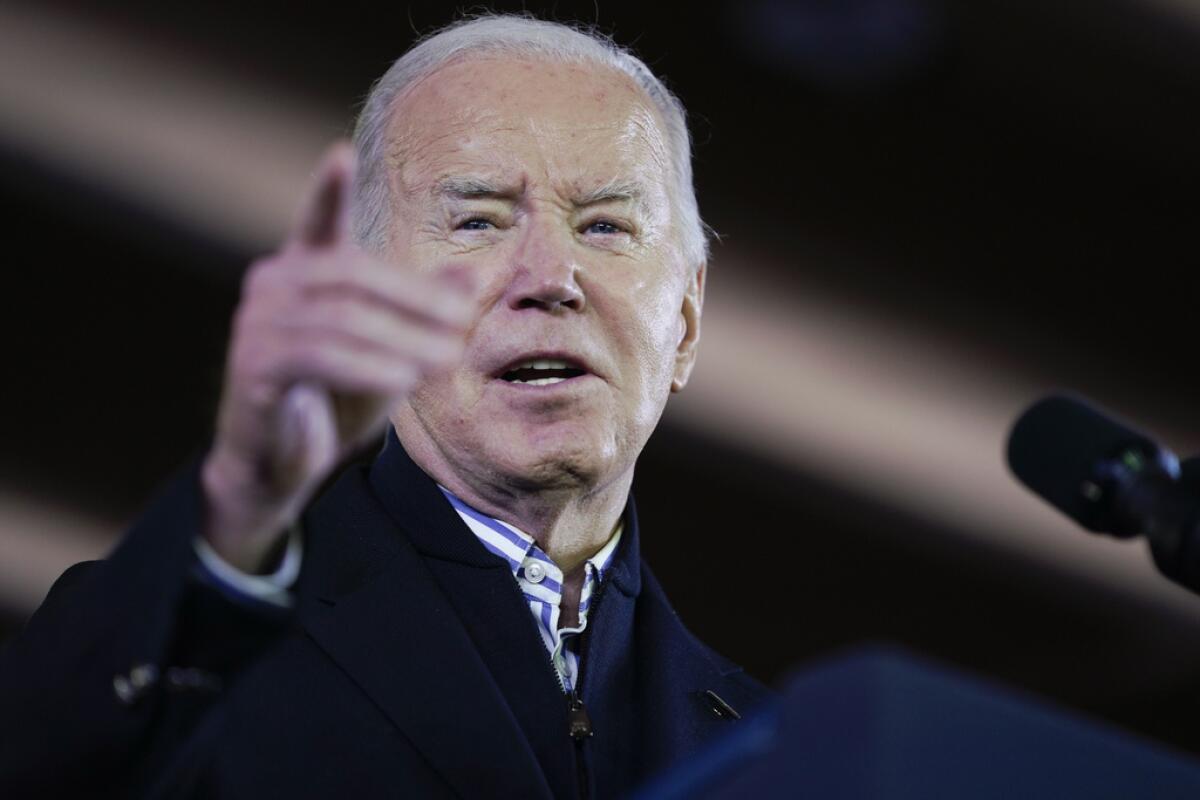 El presidente Joe Biden responde a una pregunta