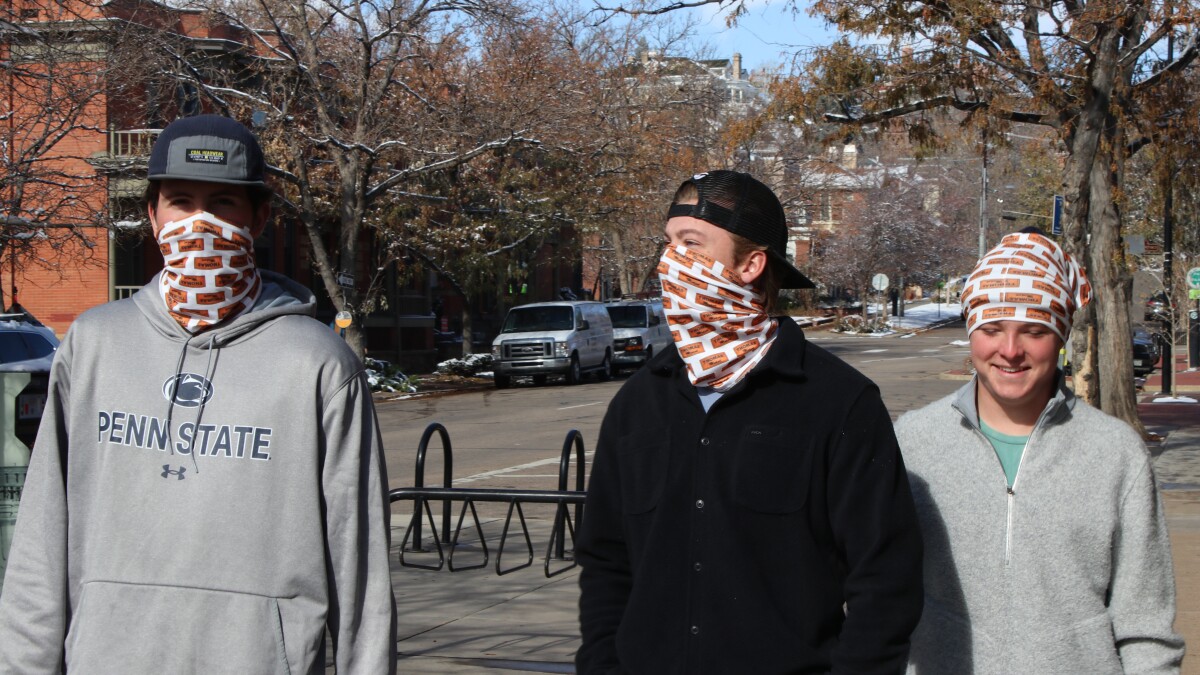 T Shirt Towel States Have Anything Goes Approach To Masks Los Angeles Times