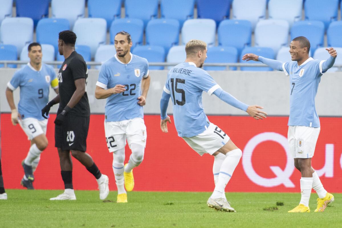 Los jugadores de Uruguay celebran un gol en la victoria 2-0 ante Canadá 