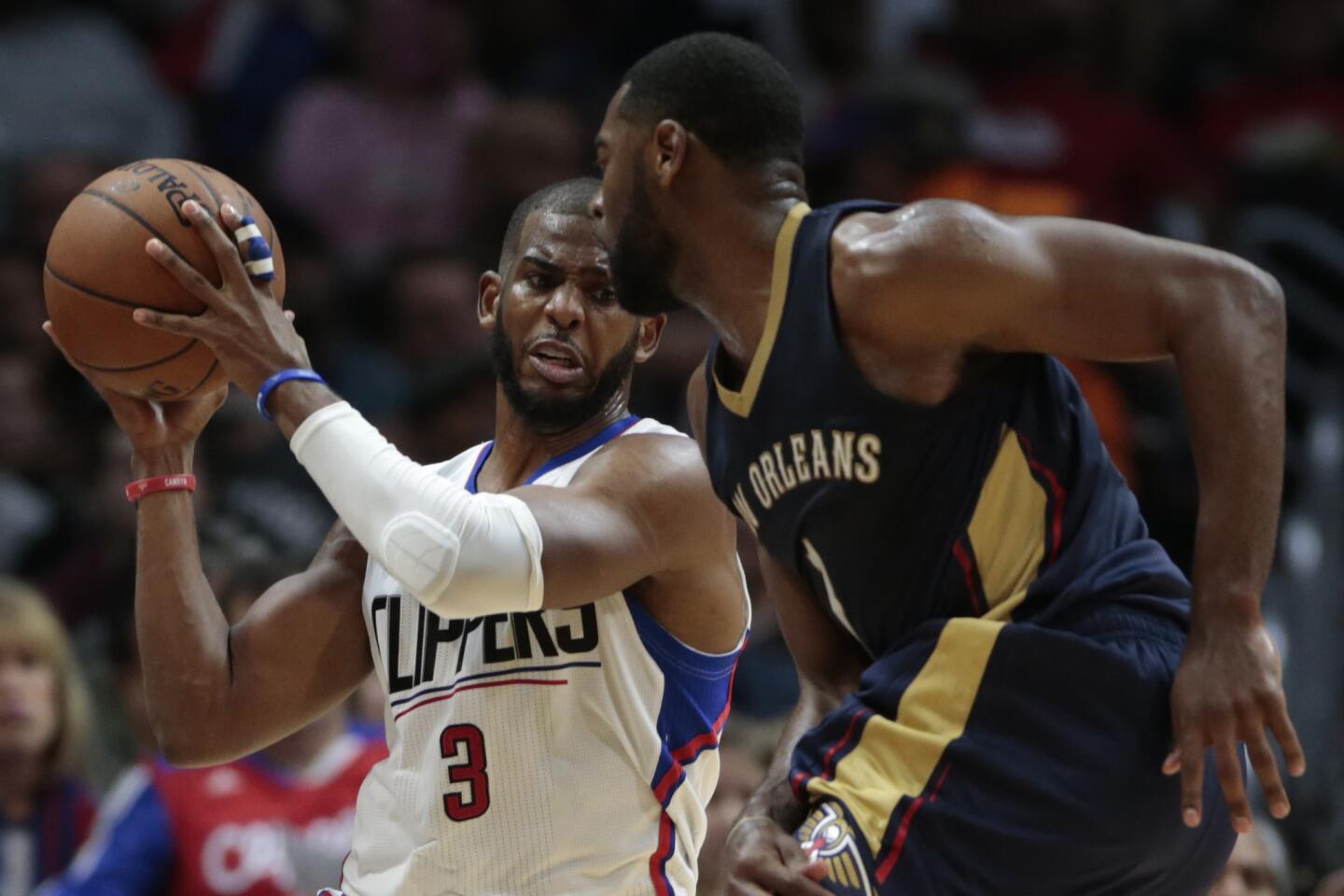 Pelicans guard Tyreke Evans pressures Clippers guard Chris Paul during overtime.
