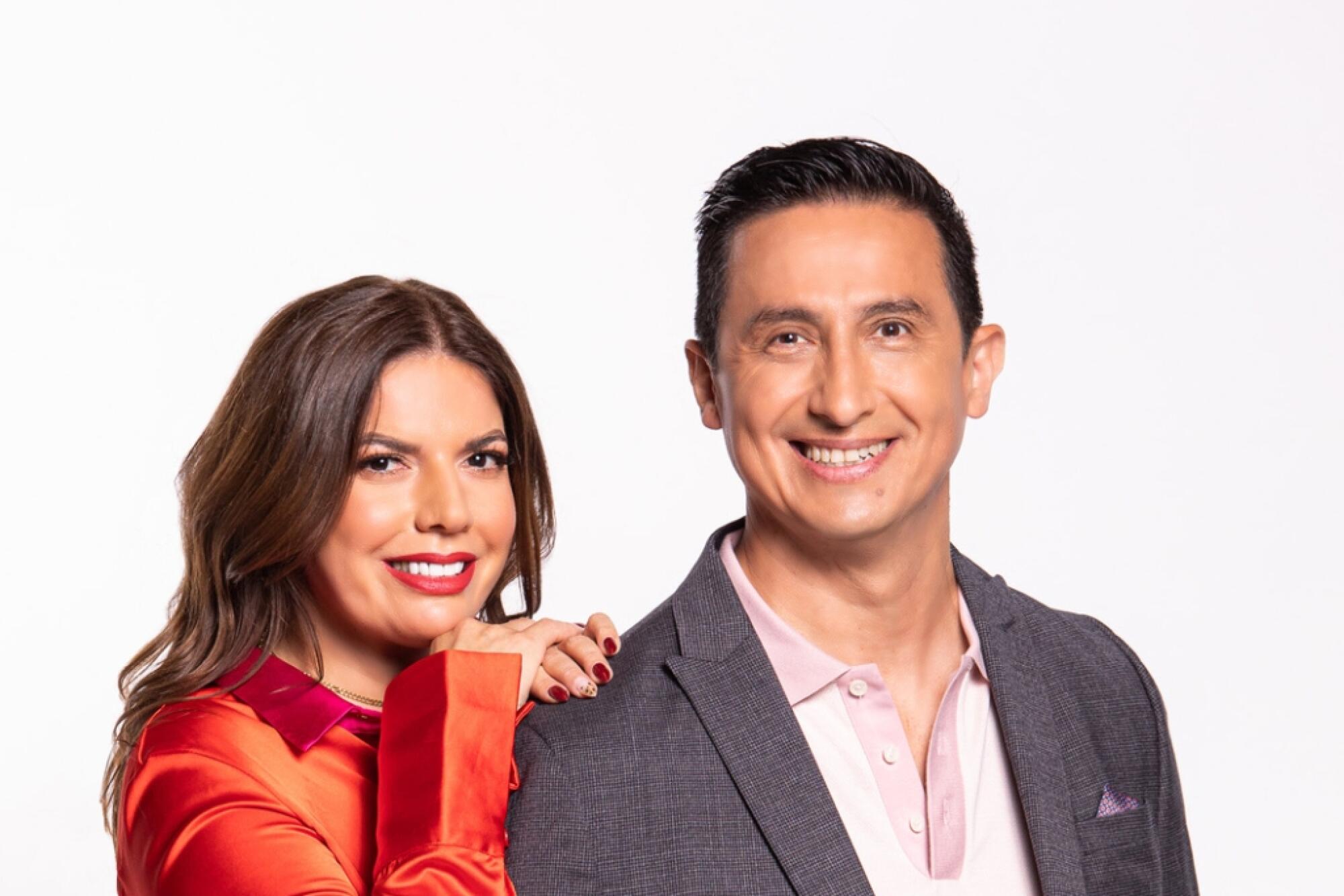 Ysaac Álvarez junto a Fernanda Kelly conducen el nuevo show de las mañanas "Levántate" de la estación KLOVE 10.7.5 FM