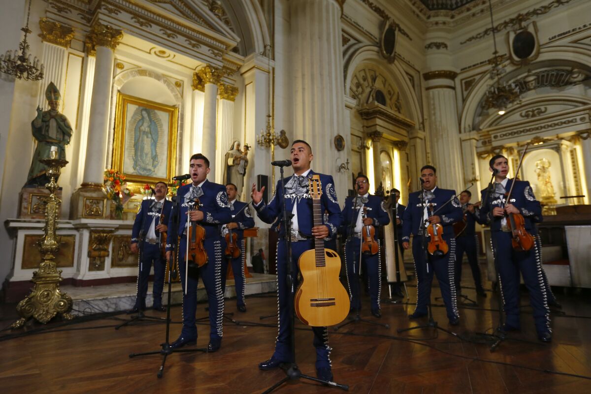 Mariachis, la arraigada tradición en el mundo que se niega a morir