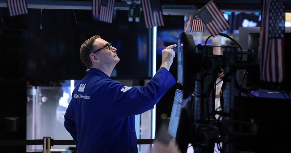 Un rallye des actions de l’IA a propulsé le S&P 500 à moins de 1 % de son record