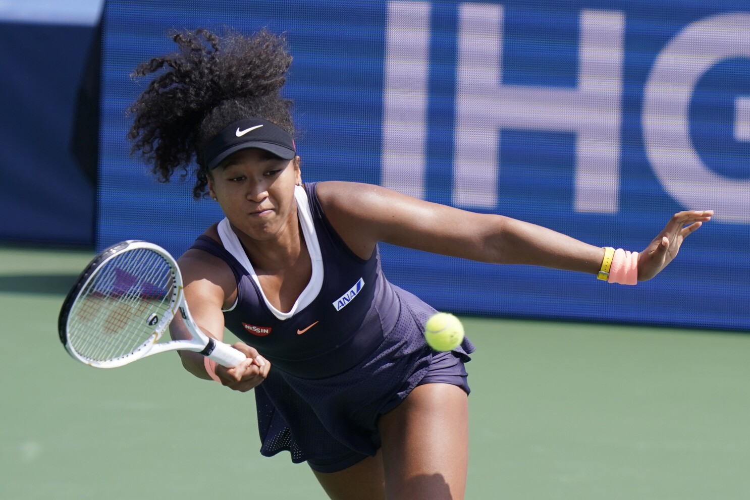 Naomi Osaka Wins Tennis Match After Speaking Out On Racism Los Angeles Times