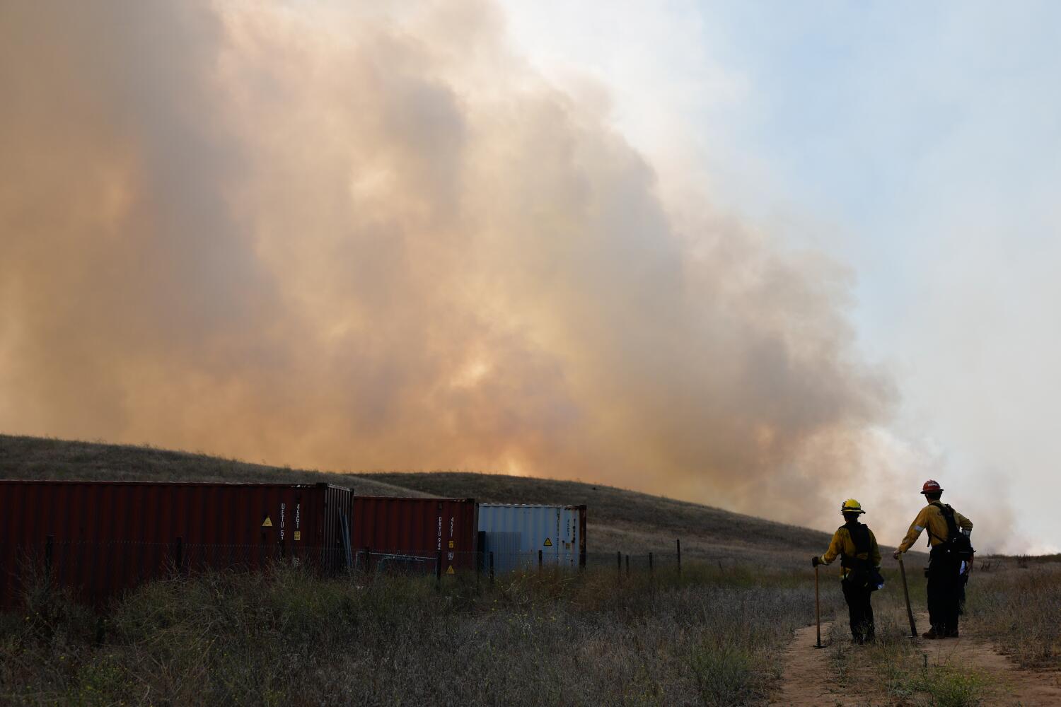 Bain fire injures 4 in Riverside County; civilian drones interfere with firefighting aircraft