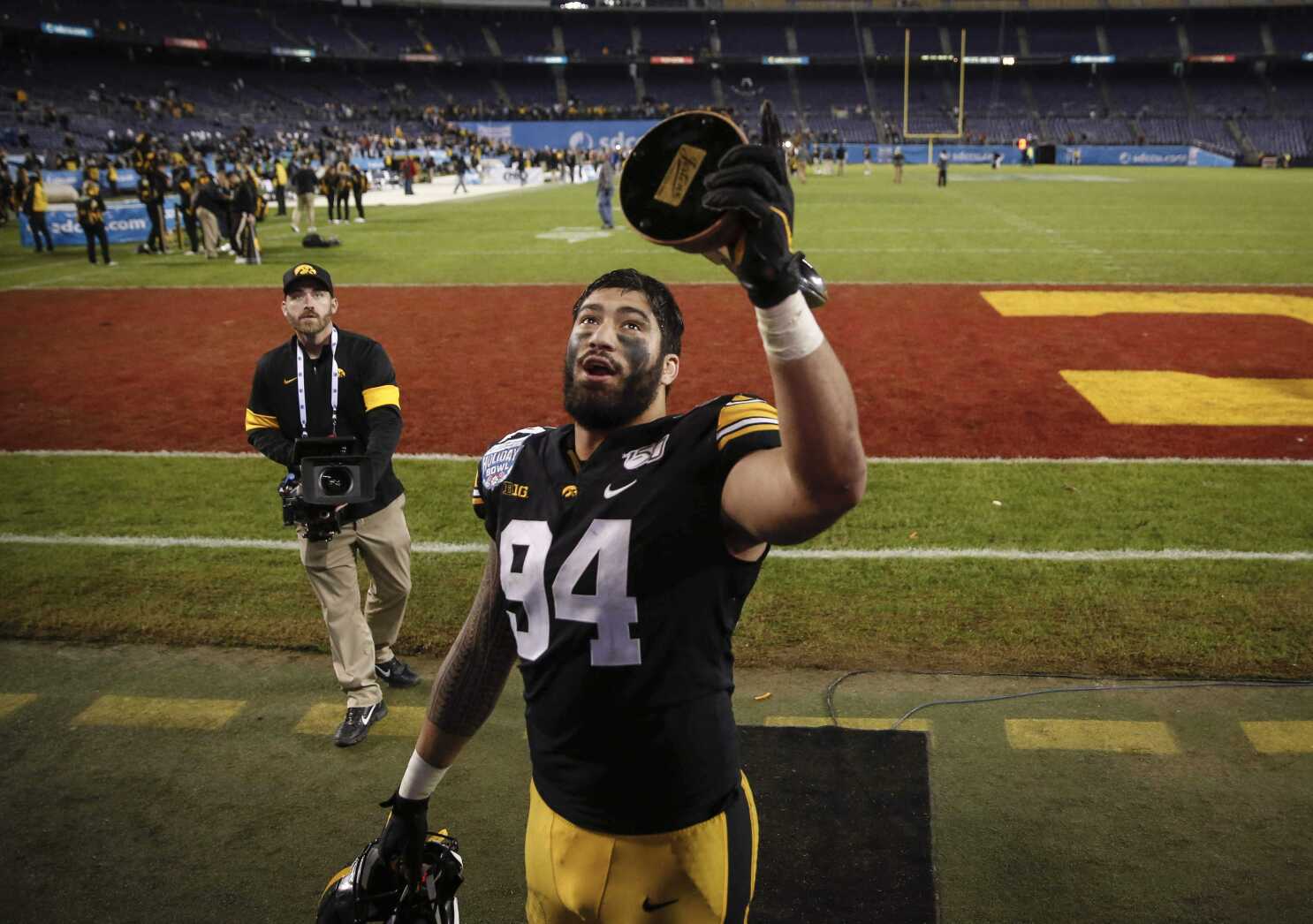 Iowa star DE A.J. Epenesa announces he's entering NFL draft - The