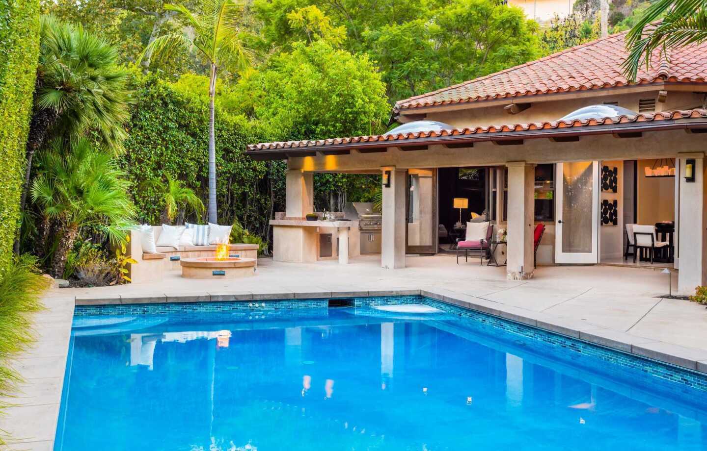 Chris Pratt and Anna Faris' marital home: the swimming pool