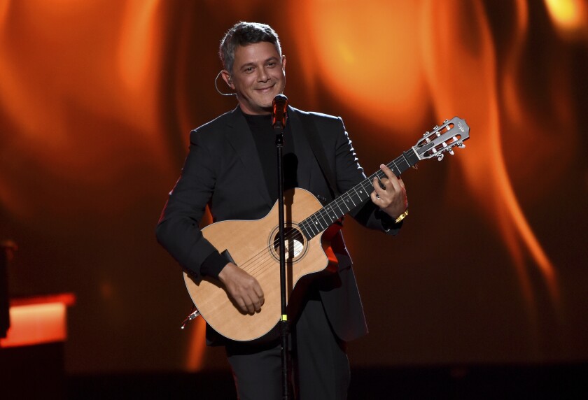 ARCHIVO - Alejandro Sanz actúa en la gala en honor a Juanes