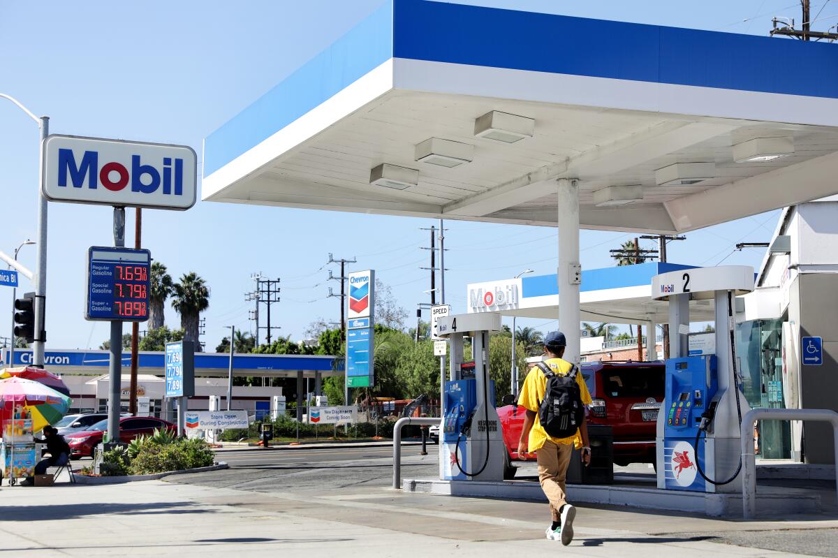How California's 2035 deadline for gas car sales will affect gas station owners - Los Angeles Times