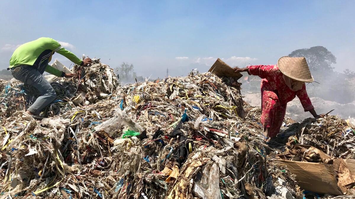 Plastic waste from the U.S. fuels this village in Indonesia - Los Angeles  Times