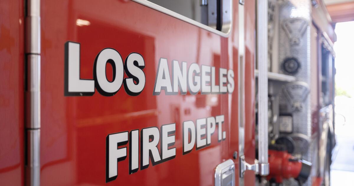 Evacuation warning lifted in Encino as crews gain upper hand on brushfire Evacuation warning lifted in Encino as crews gain upper hand on brushfire