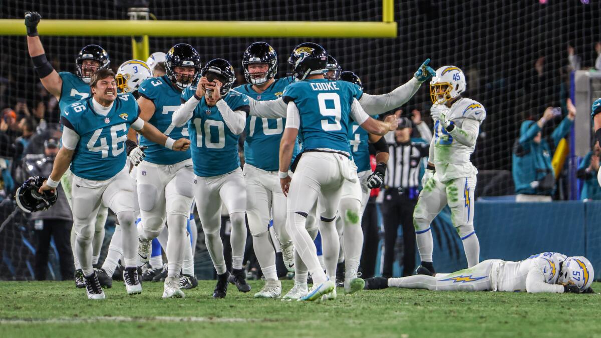 Chargers blow 27-point lead in 31-30 playoff loss to Jaguars - Los Angeles  Times