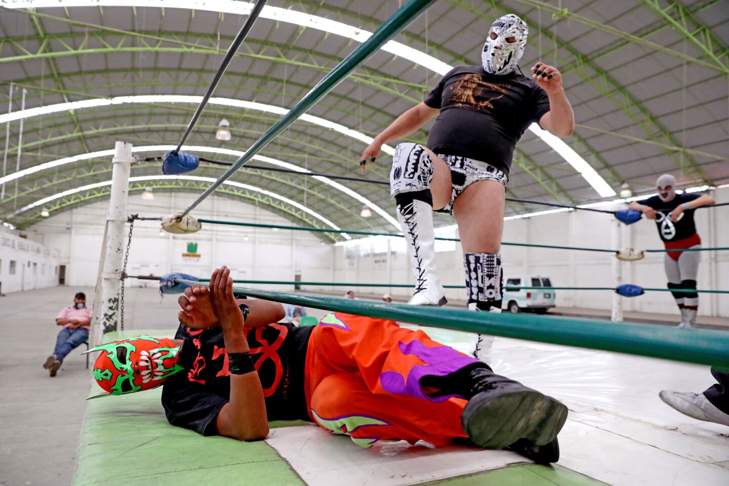 Wrestler Black Lesbon gets kicked by Tazosomok during a lucha libre event that was broadcast online.