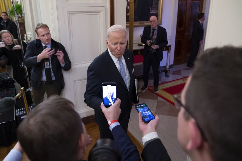 Biden avanza nuevas acciones para proteger el acceso a pastillas abortivas