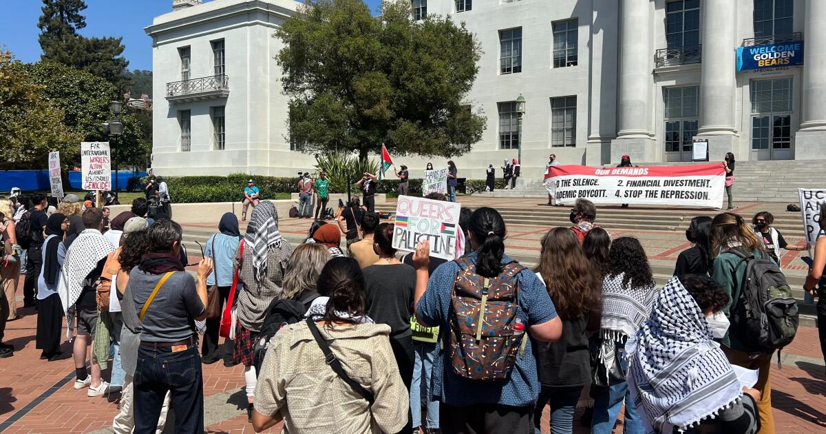 College students kick off semester with protests that adhere to UC/CSU zero-tolerance bans