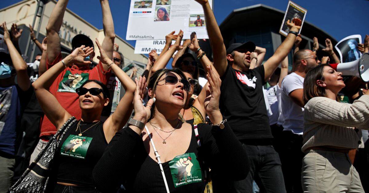 Hundreds in Sherman Oaks protest death of Mahsa Amini Hundreds in Sherman Oaks protest death of Mahsa Amini