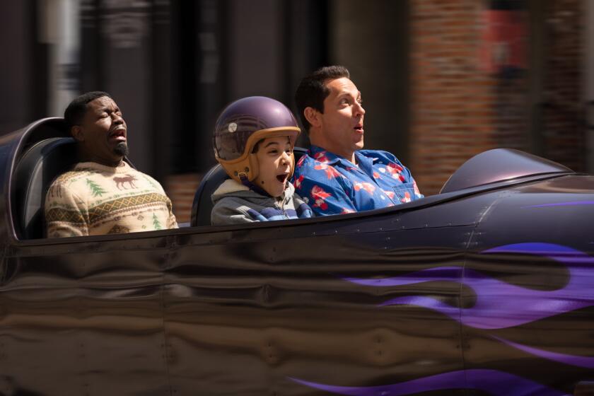 De izq. a der., Lil Rel Howery, Benjamin Bottani y Zachary Levi en una escena de "Harold and the Purple Crayon".