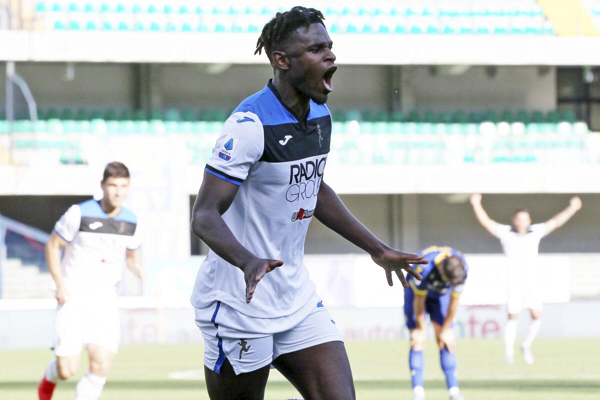 El delantero colombiano de Atalanta Duván Zapata
