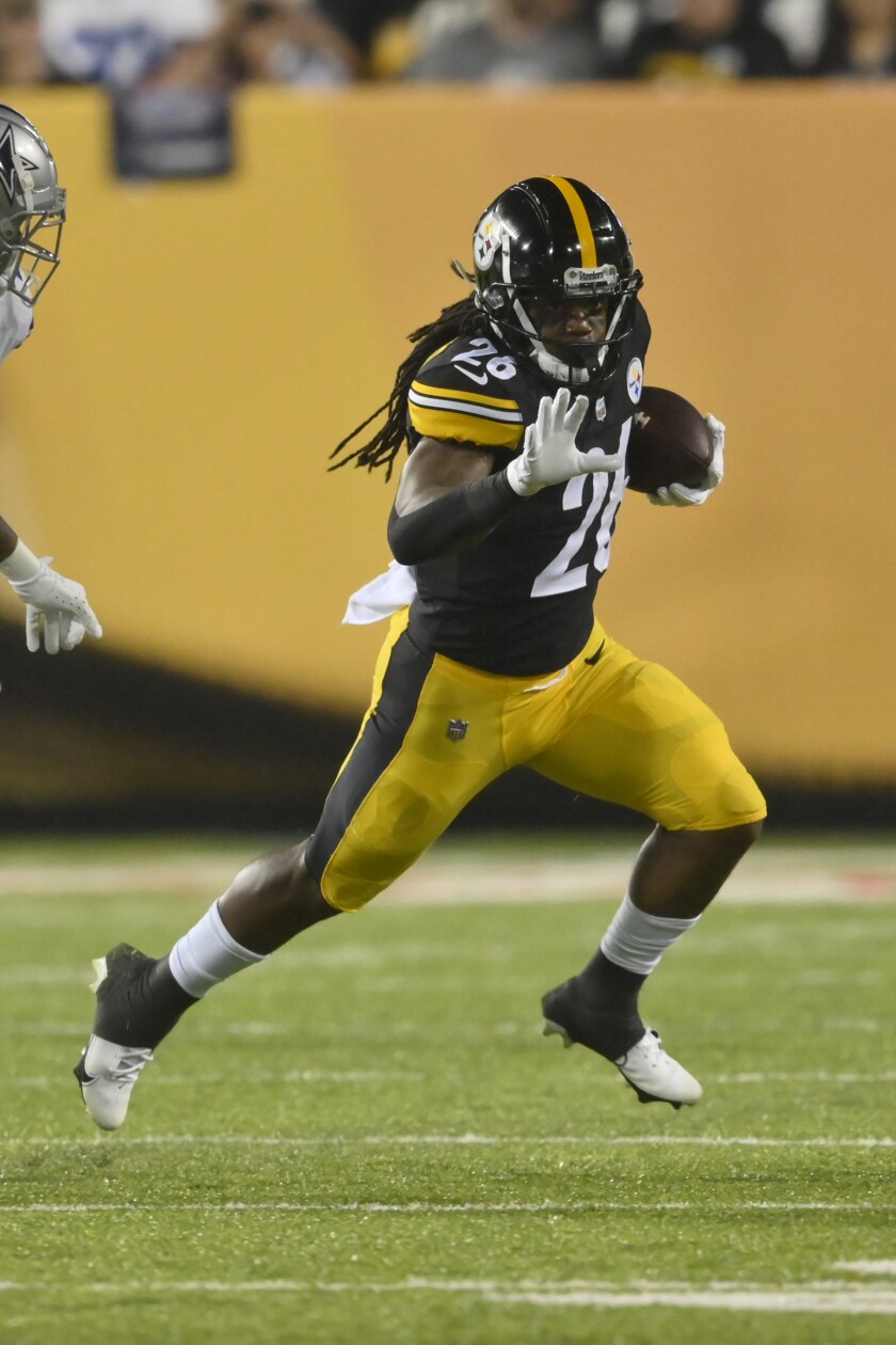 Pittsburgh Steelers running back Anthony McFarland runs with the ball.