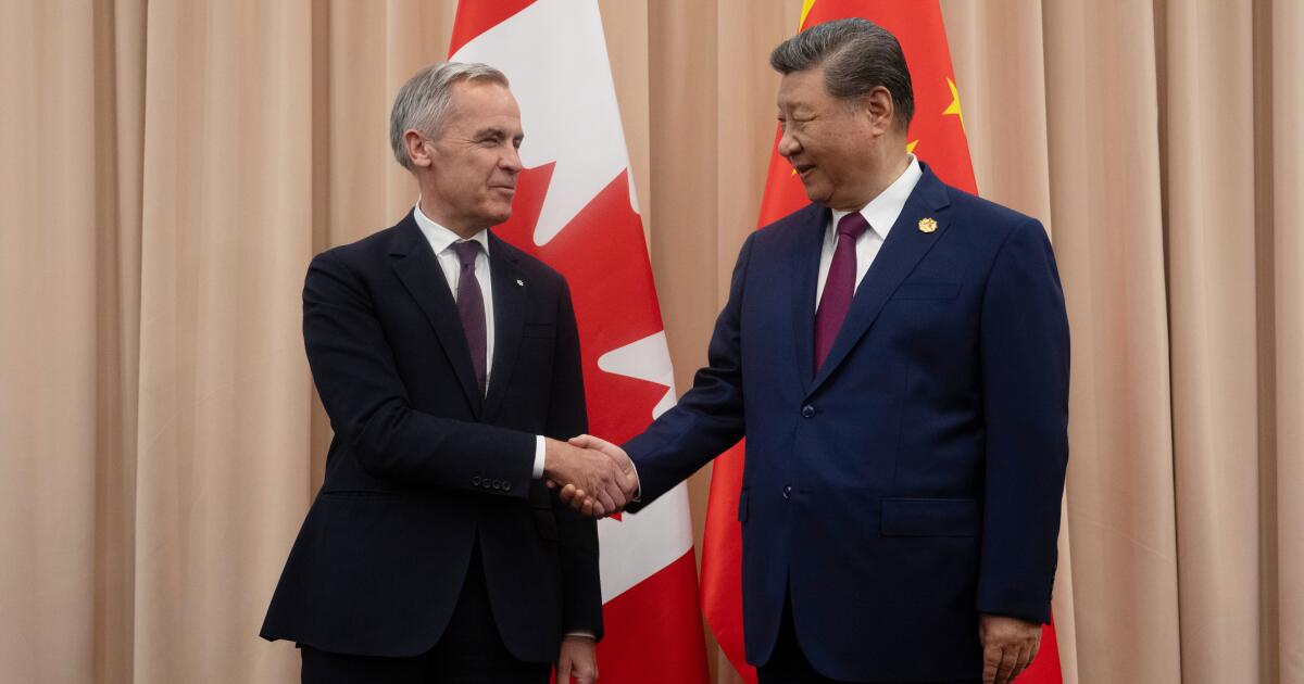Enquanto o Canadá tenta reduzir a sua dependência dos Estados Unidos, o seu líder visitará a China para reconstruir os laços. Enquanto o Canadá tenta reduzir a sua dependência dos Estados Unidos, o seu líder visitará a China para reconstruir os laços.