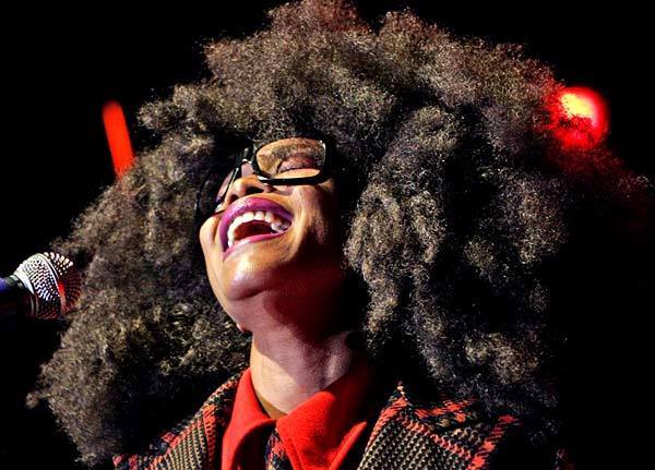 Soul singer Erykah Badu is famous for her towering African head wraps, but has also dabbled in the extreme Afro, sporting an enormous head of bushy curls on occasion.
