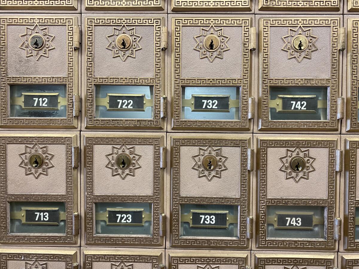 Los buzones de correo siguen siendo populares en la oficina de correos de Leadville, Colorado.