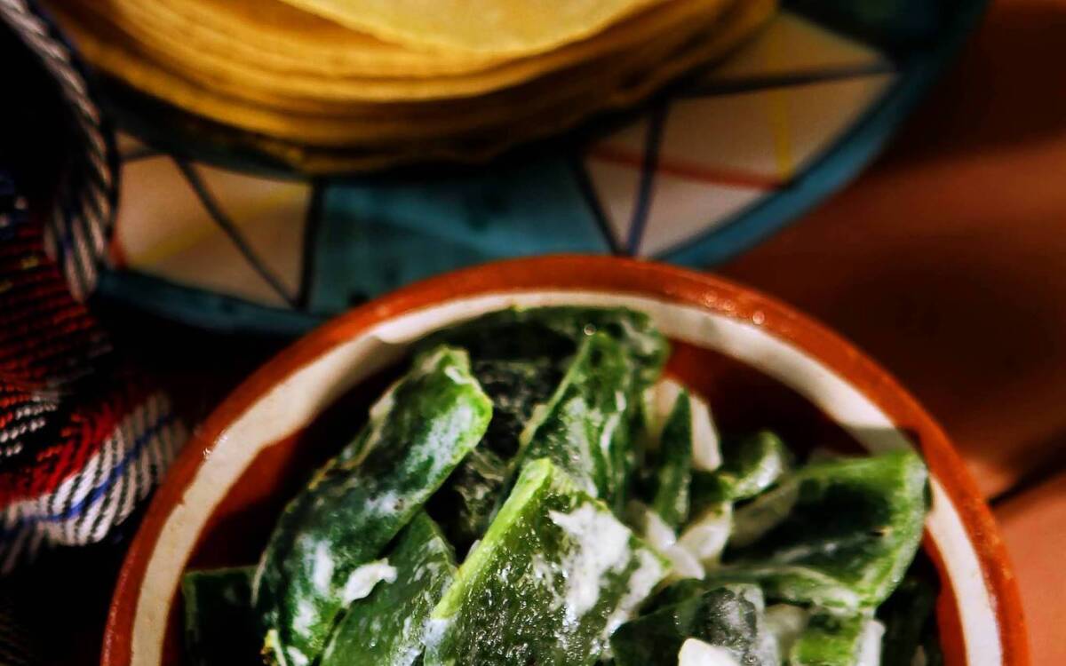 Rajas con crema (Charred poblano pepper strips with cream)