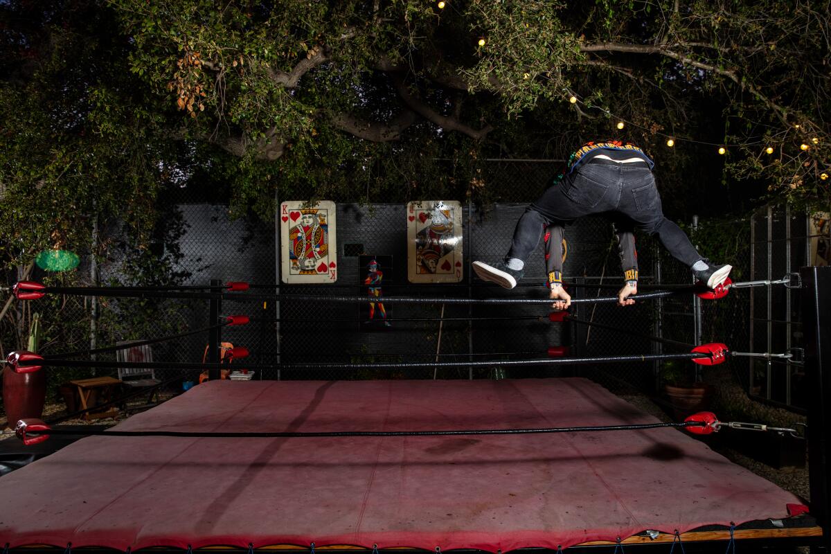 David Arquette practices jumping into the wrestling ring.