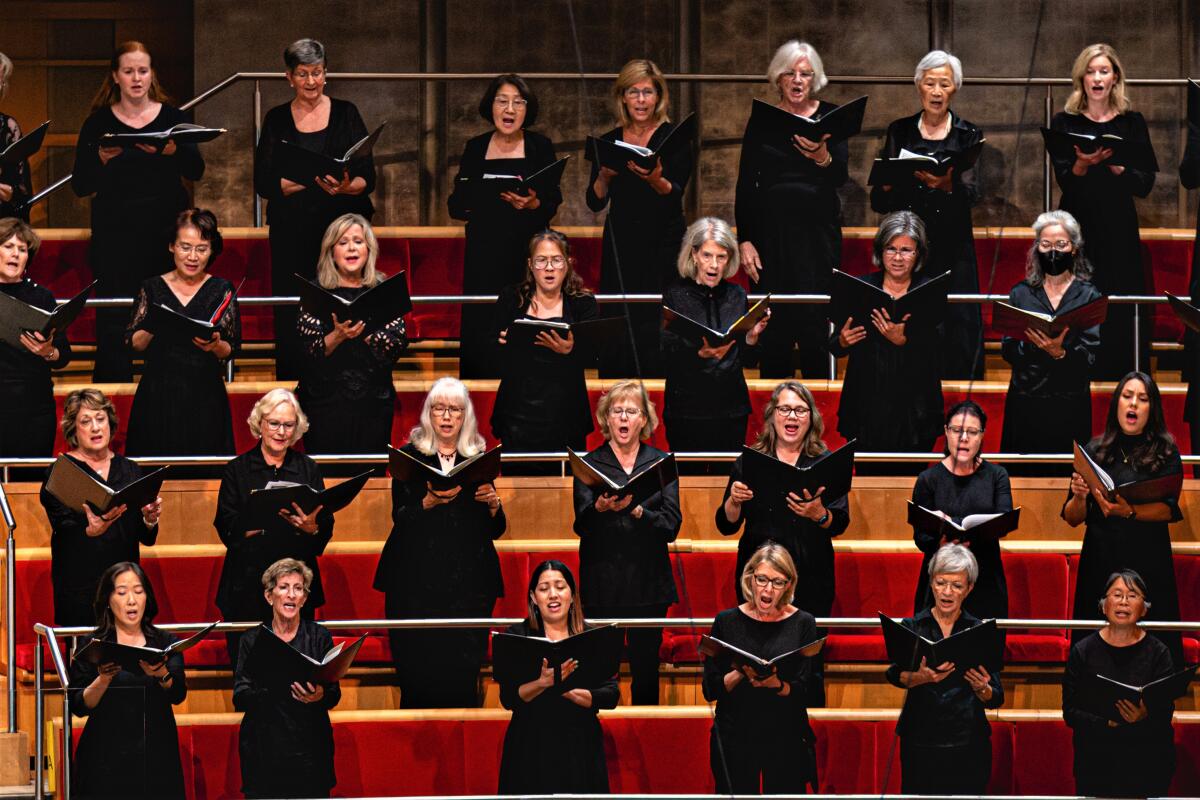 Two hundred amateur singers and 80 professionals from Pacific Chorale will perform at Segerstrom Hall Sunday.