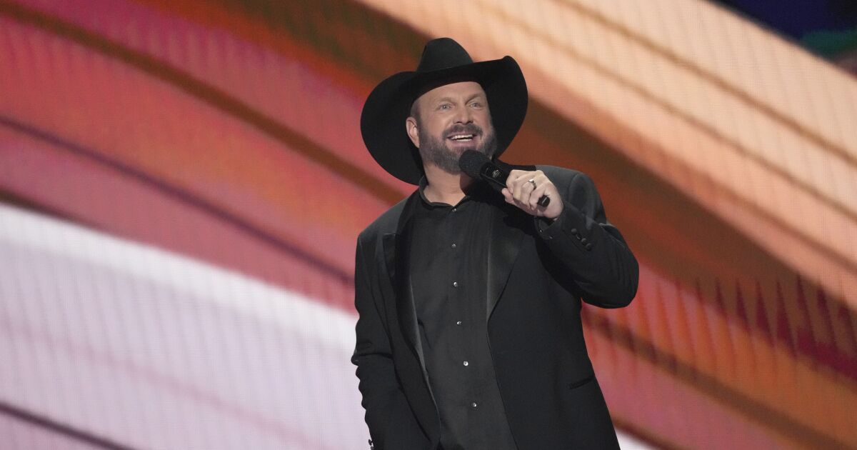 Sorry, Dylan Mulvaney haters. Garth Brooks’ new bar will ‘serve every brand of beer’