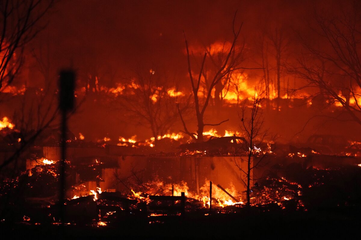 Incendios en Colorado arrasan cientos de viviendas - Los Angeles Times