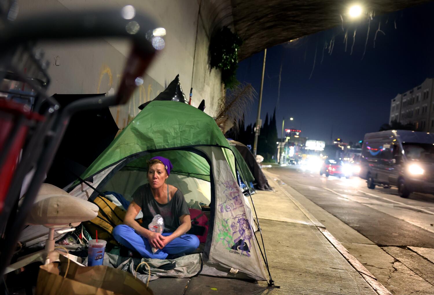 Image for display with article titled In Hollywood, homeless encampments fuel neighborhood frustration with Bass and Raman