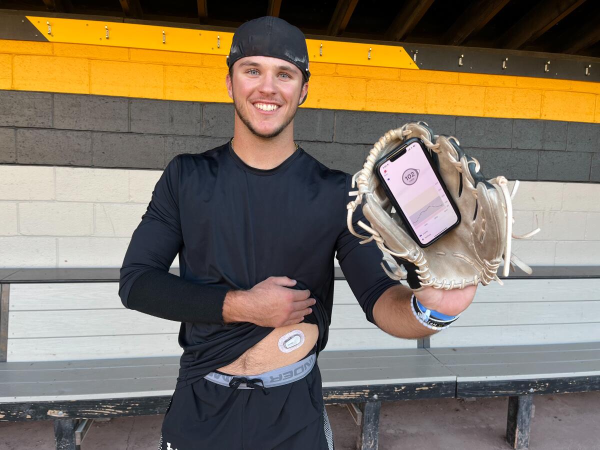 Trace the number. Tracing number with Baseball Glove. Educational