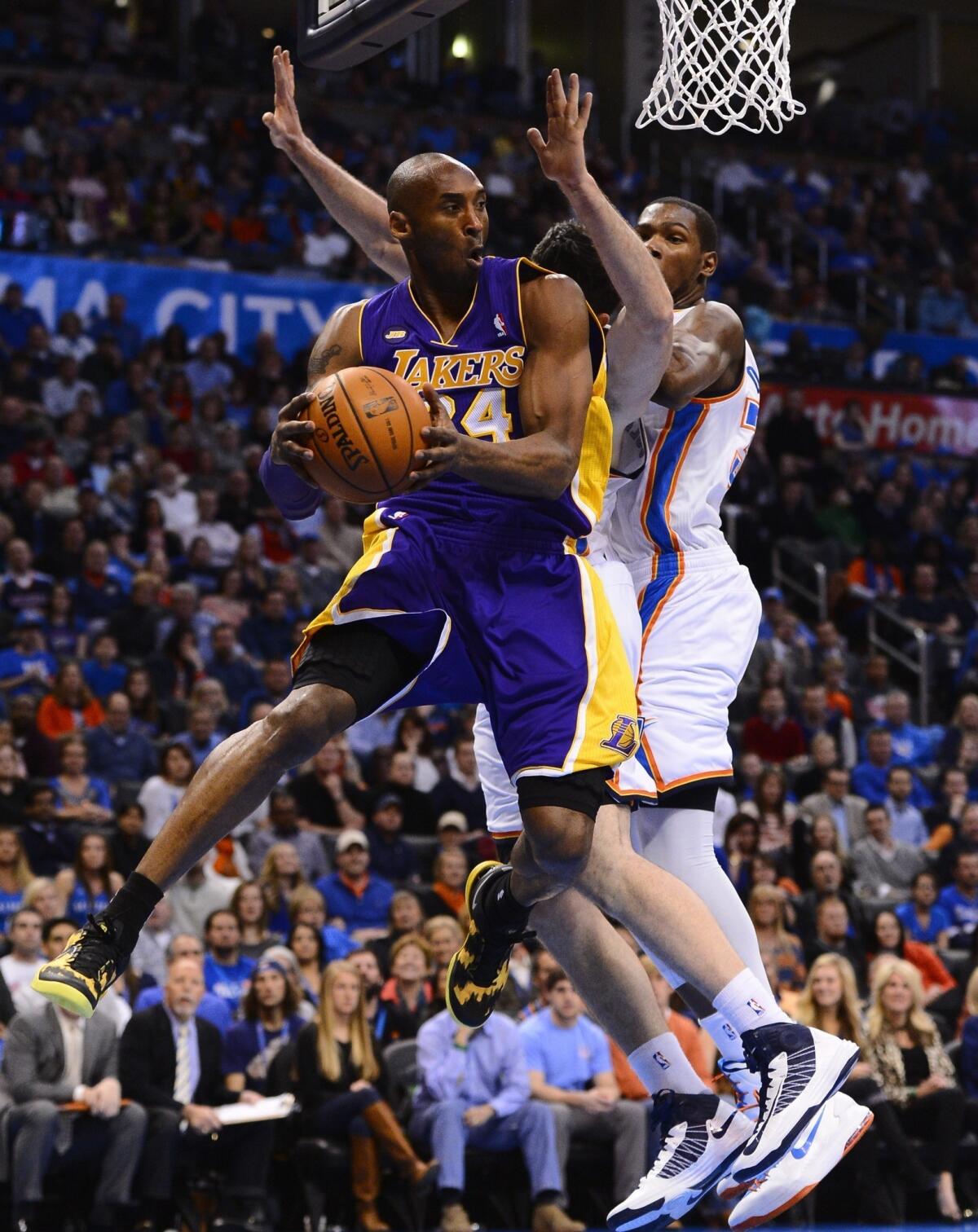 Lakers guard Kobe Bryant drives to the basket against the Oklahoma City Thunder.