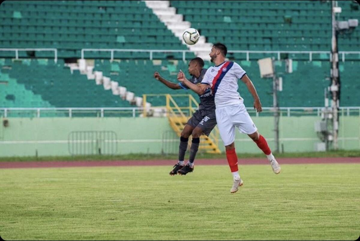 Simon Mršić (right) competing on a soccer field.