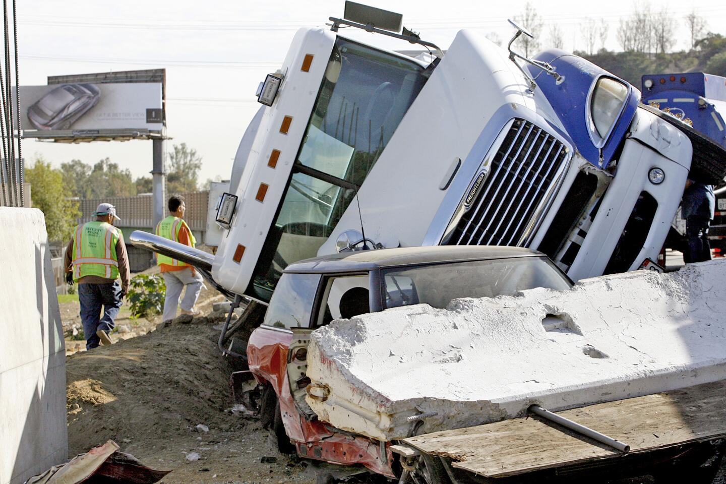 Photo Gallery: Golden State Freeway crash