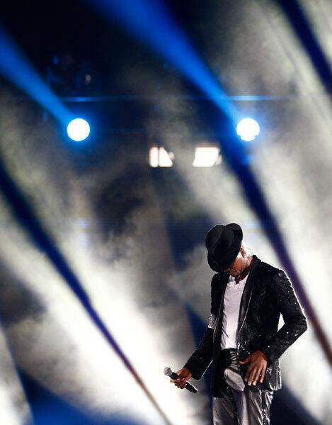 Ne-Yo dressed as Michael Jackson performs at the the 'Michael Forever' tribute concert.