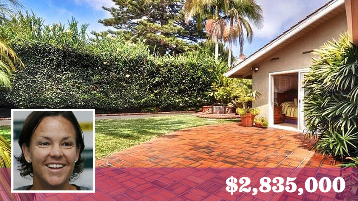 Retired tennis pro Lindsay Davenport has sold her home in a guarded Laguna Beach community for $2.835 million.