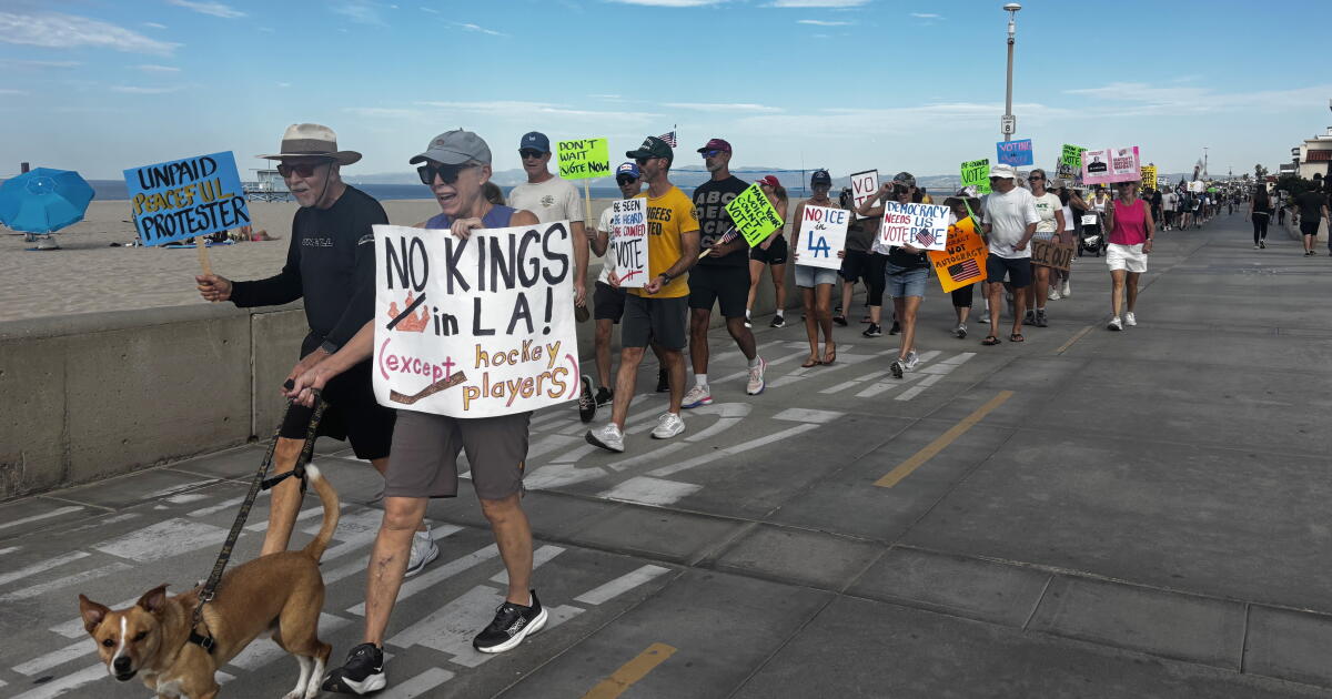 'no Kings' Protesters Across Socal And The Nation Rally Behind Voter Participation - Beritaja 'no Kings' Protesters Across Socal And The Nation Rally Behind Voter Participation - Beritaja