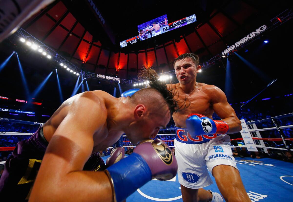 Gennady Golovkin conecta a David Lemieux, durante el choque celebrado en el Madison Square Garden de Nueva York.