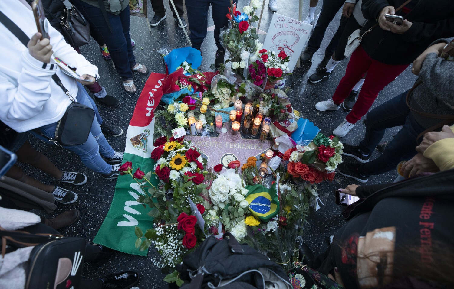 Across Los Angeles, fans mourned Vicente Fernández 