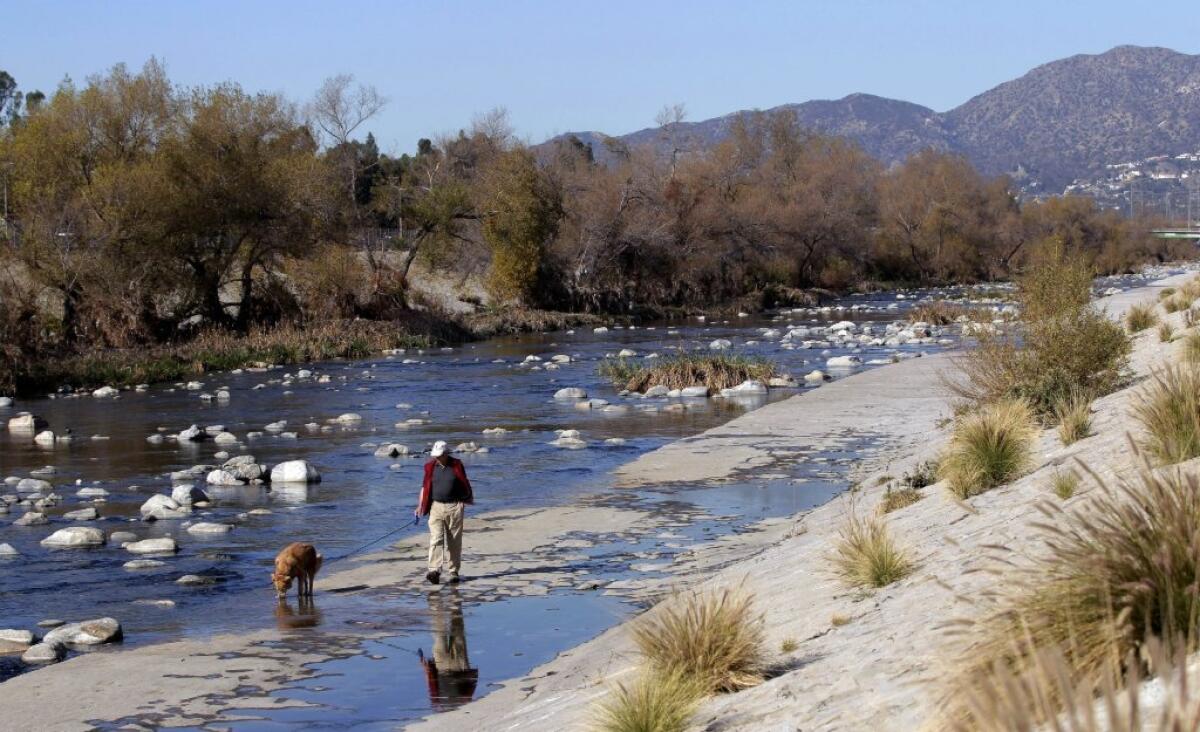 The Army Corps of Engineers has decided to recommend approval of a $1-billion plan to revitalize an 11-mile stretch of the Los Angeles River.