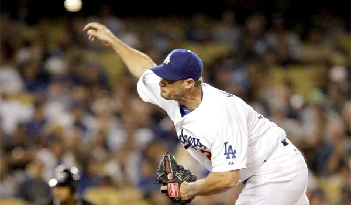 Jamey Wright will return to the Dodgers on a one-year contract after spending last season with the Tampa Bay Rays.