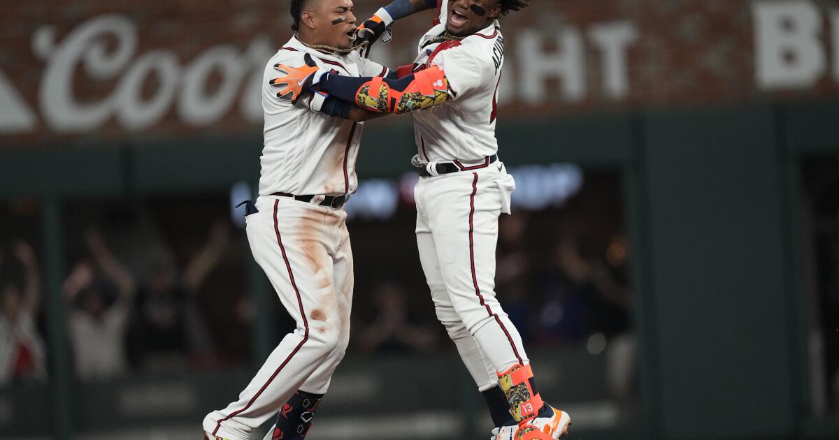 Braves mascot ends up on the wrong side of a throwing error