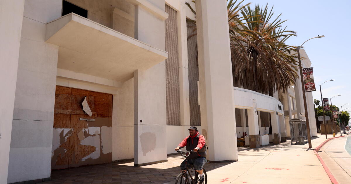 This L.A. mall was dead longer than it was alive. Then Taylor Swift and Beyoncé discovered it This L.A. mall was dead longer than it was alive. Then Taylor Swift and Beyoncé discovered it