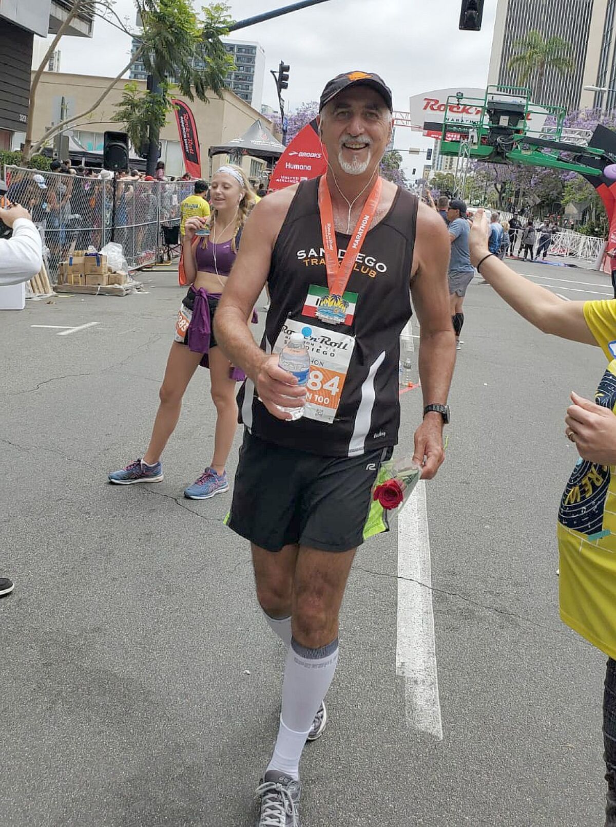 At the conclusion of his 100th career marathon, Ghazinouri was carrying a red rose.<br>