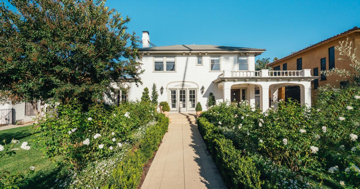 Director Greg Yaitanes sheds picture-perfect haunt in Country Club Park