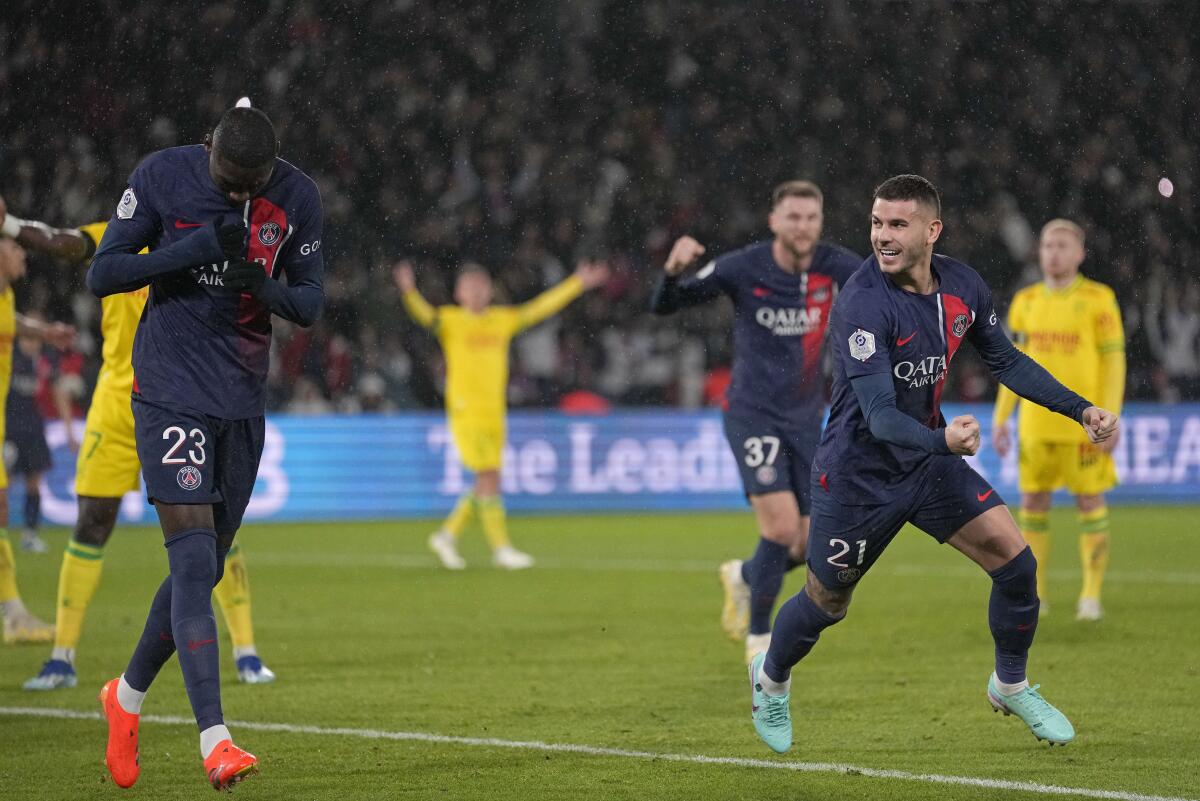 Leader PSG beats Nantes to stretch winning streak to 8 games in