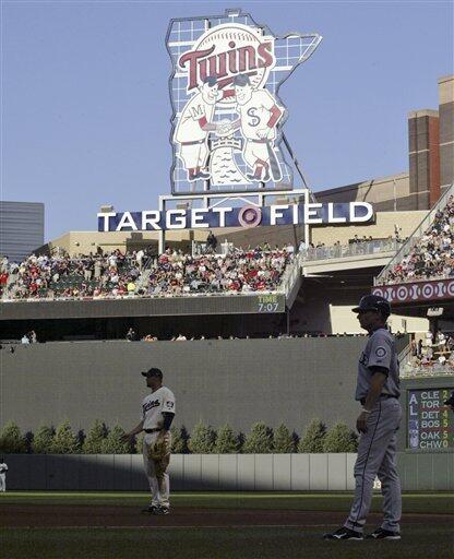 Minnesota Twins unveil new made-in-Minnesota scoreboard